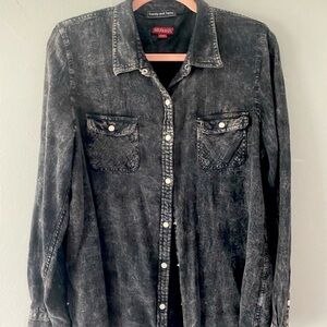 Like vintage band shirts? This one’s for you!